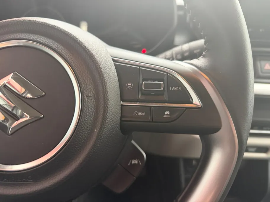 Suzuki Swift 1.2 Style Smart Hybrid 82PK | Navgiatie | Climate Control| Camera| Stoel verwarming| Metallic lak| 4 seizoen banden| Keyless start | Parkeer sensoren