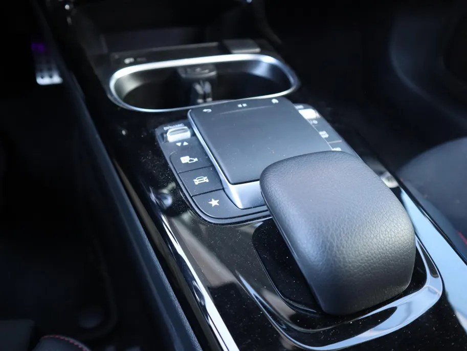 Mercedes-Benz CLA 250 e Premium Plus l Carplay l Privacy glass l Stoelverwarming