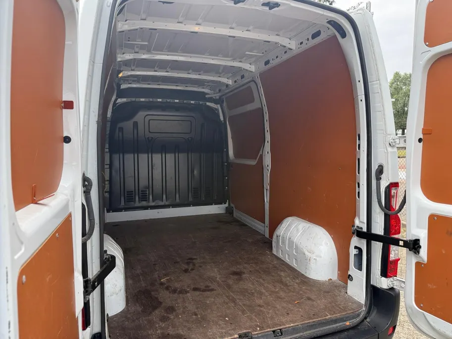 Renault Master T33 2.3 dCi 135 L2H2 Work Edition *BPM VRIJ!*Navi+Camera*Airco*Parkeersensoren*Betimmerd Laadruimte*Trekhaak
