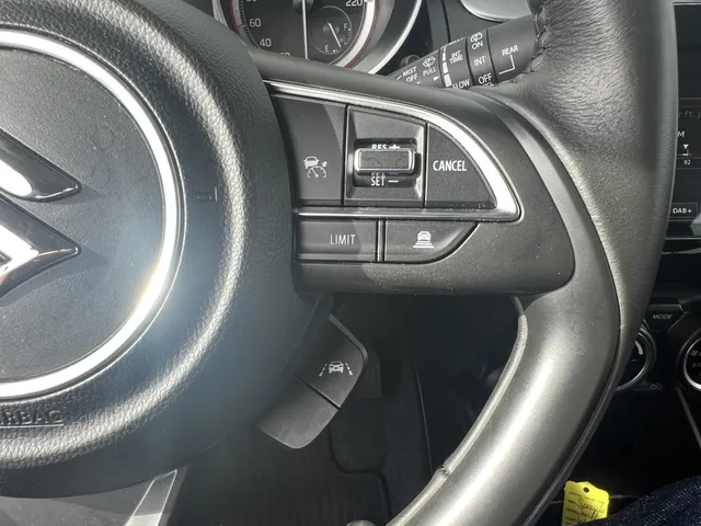 Suzuki Swift 1.2 Style Smart Hybrid | Apple Carplay & Android Auto | Climate Control | Lage Kilometerstand | 16' LM Velgen