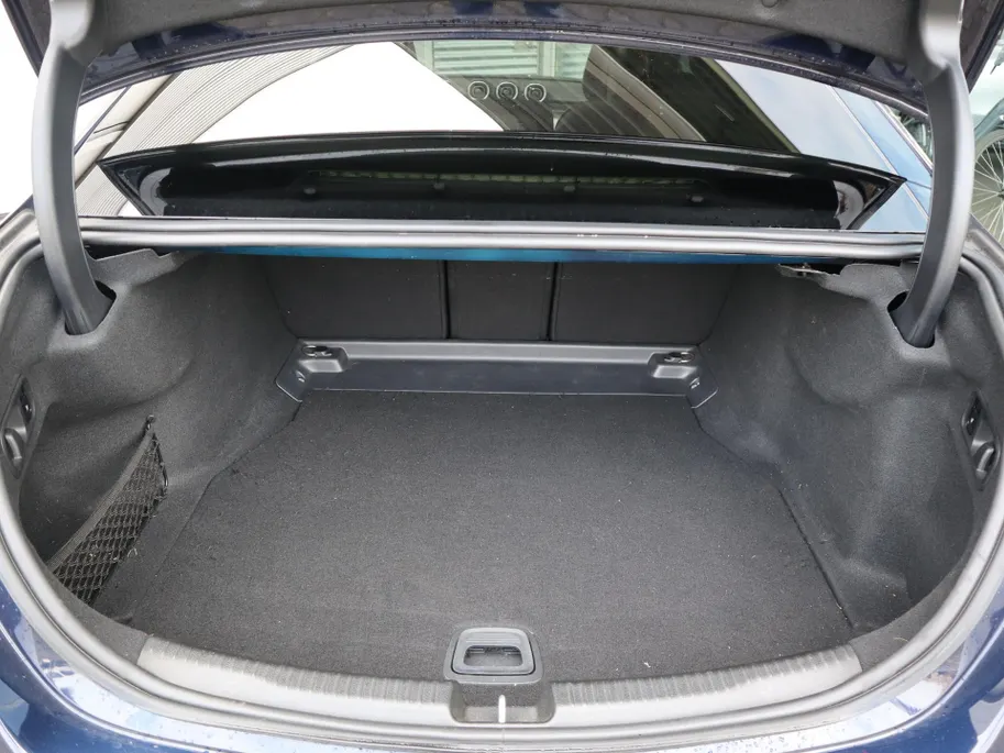 Mercedes-Benz C-Klasse 200 Launch Edition AMG Line