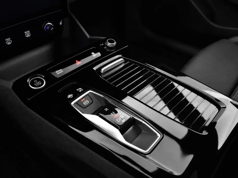 Audi A6 e-tron S edition 83 kWh 286 PK · Tech Pro · 21' LM Velgen · Bang & Olufsen Sound · Panorama-glasdak · Privacy glas · Head up display · Luchtvering · Servosluiting