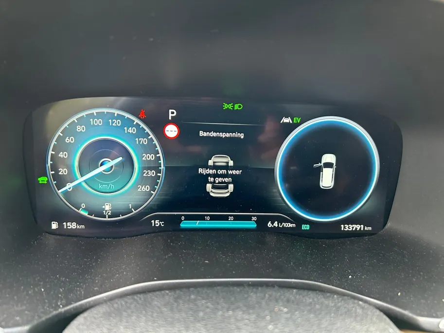 Hyundai Santa Fe 1.6 T-GDI HEV Premium Plus Sky 7p. | Zeer netjes | Vol opties! | Trekhaak | Incl. 12 maanden garantie, APK, Onderhoudsbeurt etc. Premiumpakket gratis! |