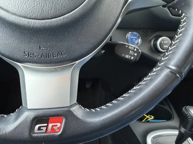 Toyota Yaris 1.5 Hybrid GR-Sport | Apple Car-Play | Camera | Bi-Tone