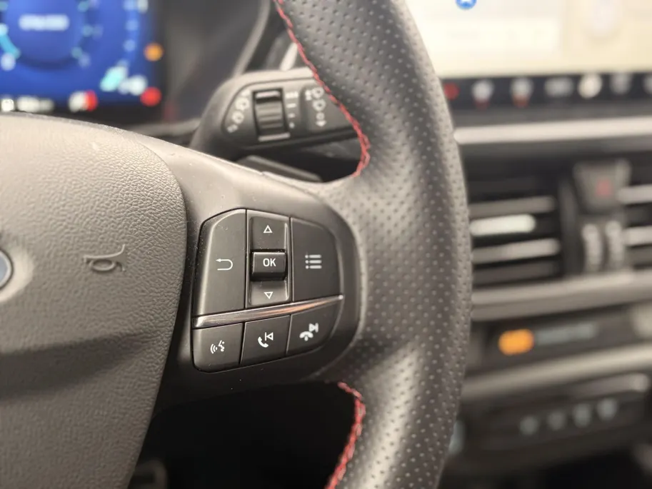 Ford Focus Wagon 1.0 EcoBoost ST Line 125 PK WINTER PACK I LEDEREN BEKLEDING I APPLE CARPLAY / ANDROID AUTO I ' 18 ' VELGEN I