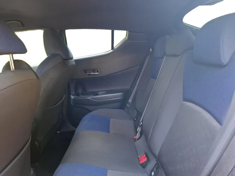 Toyota C-HR 1.8 Hybrid Dynamic Airco automatisch| Autonomous Emergency Braking | Cruise control adaptief | Lichtmetalen velgen 18' | Navigatiesysteem full map | Voorstoelen verwarmd