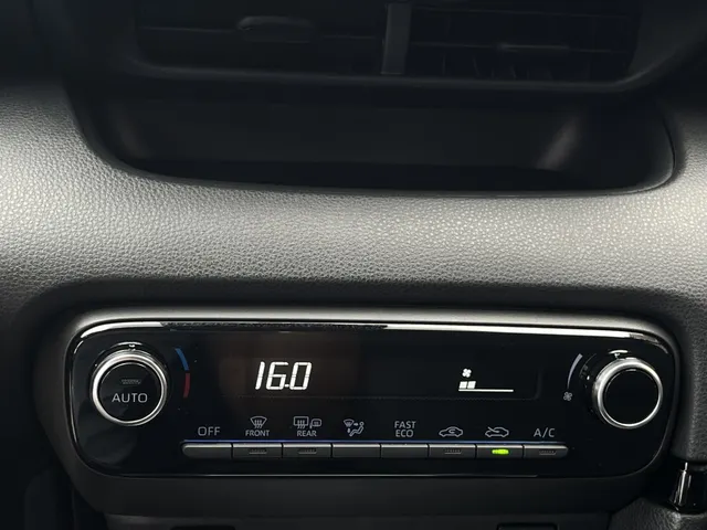 Toyota Yaris 1.5 Hyb. Dynamic Limited | Stoelverwarming | All Seasons