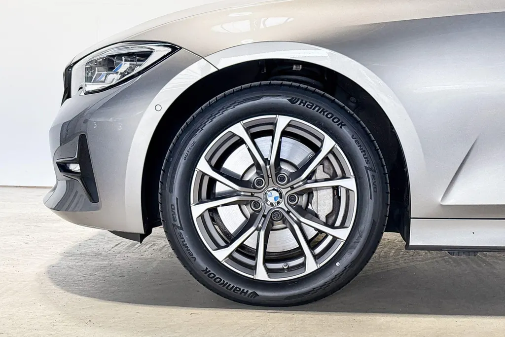 BMW 3 Serie Touring 330i Business Edition Plus High Executive
