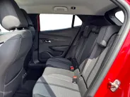 Peugeot e-2008 EV Allure Pack 50 kWh | Stoelverwarming | Cruise | Camera