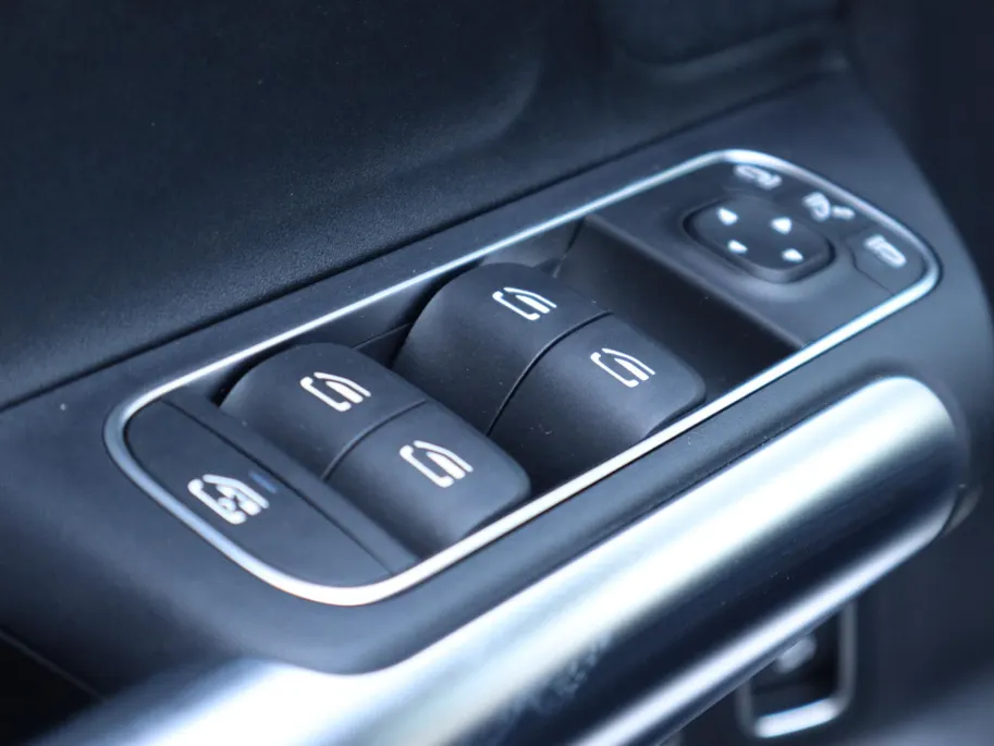 Mercedes-Benz GLA 250 e AMG Line l Keyless l Achteruitrij camera l Stoelverwarming