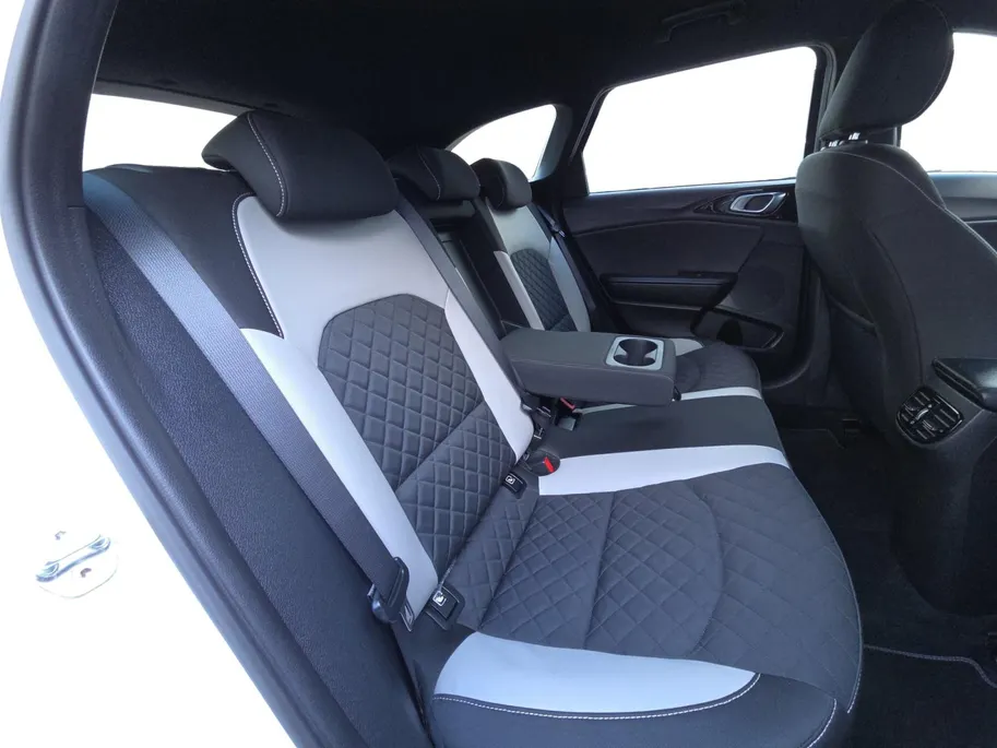Kia Ceed Sportswagon 1.0 T-GDi GT-Line Business Edition 120 PK | 1e Eigenaar | Dealer onderhouden | Stoelverwarming | JBL | Cruise Control | Camera | Carplay & Android | Metallic lak | NAP