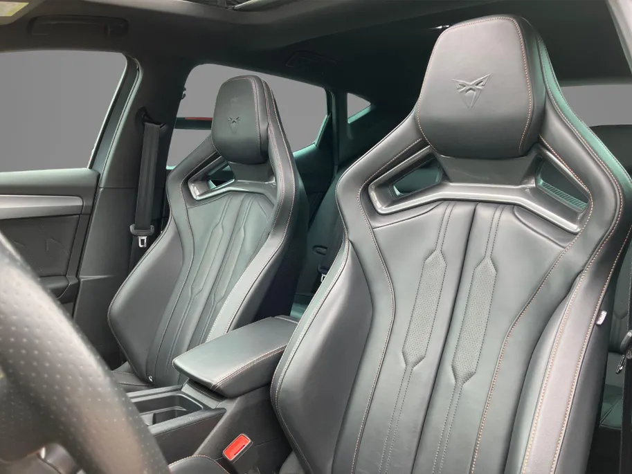 CUPRA Leon 1.4e-Hybrid 180kW/245PK VZ · Leder kuipstoelen · Panoramadak · Navigatie · Camera · Dodehoeksensoren ·