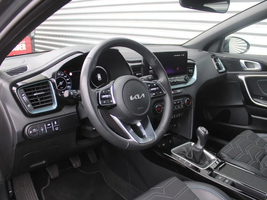 Kia Ceed Sportswagon 1.0 T-GDi Design Edition | Stuur-/stoelverwarming | Cruise | Camera | 16' LM | Dodehoekdetectie | JBL audio | LED | Elektr. achterklep |