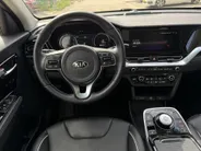 Kia e-Niro ExecutiveLine 64 kWh | Warmtepomp | Memory seats | Stoelverwarming- en ventilatie | JBL audio-installatie | Glazen schuif-/kanteldak | Dodehoekassistentie | Parkeersensoren voor- en achter | Apple/Android Carplay