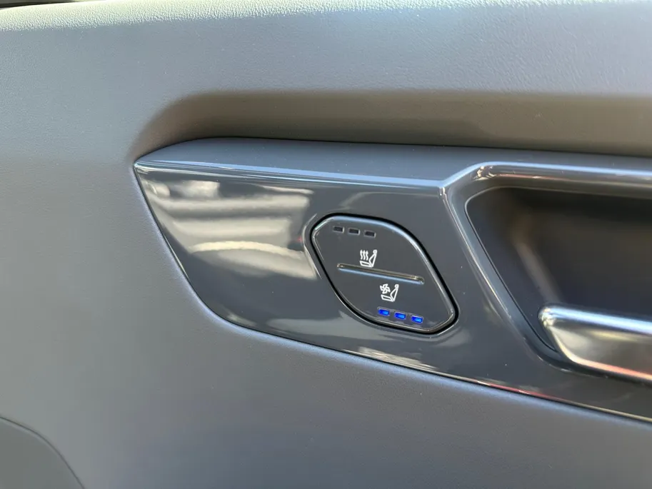 Kia EV9 GT-line AWD 99,8 kwh 7 zits | 385 PK | Geventileerde/verwarmde stoelen | Wireless Carplay & Android auto | 2.500 kg trekgewicht | Meridian | Fabrieksgarantie t/m 19-6-2033 +3x 1 jaar*  | NAP