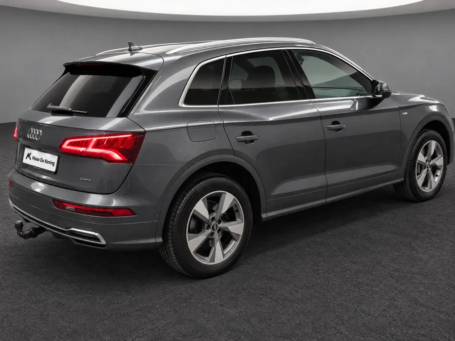Audi Q5 50 TFSI e quattro S edition · Trekhaak · Adaptive Cruise Control · Apple/Android Car Play · Dodehoeksensoren · Stoelverwarming ·  Drive select · 360°Camera + Parkeersensoren ·