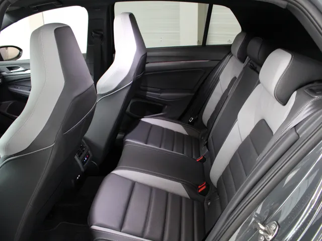 Volkswagen Golf 1.5 GTE 272PK Panoramadak | Trekhaak | 18' Richmond | DCC | Leder | El. stoelverstelling