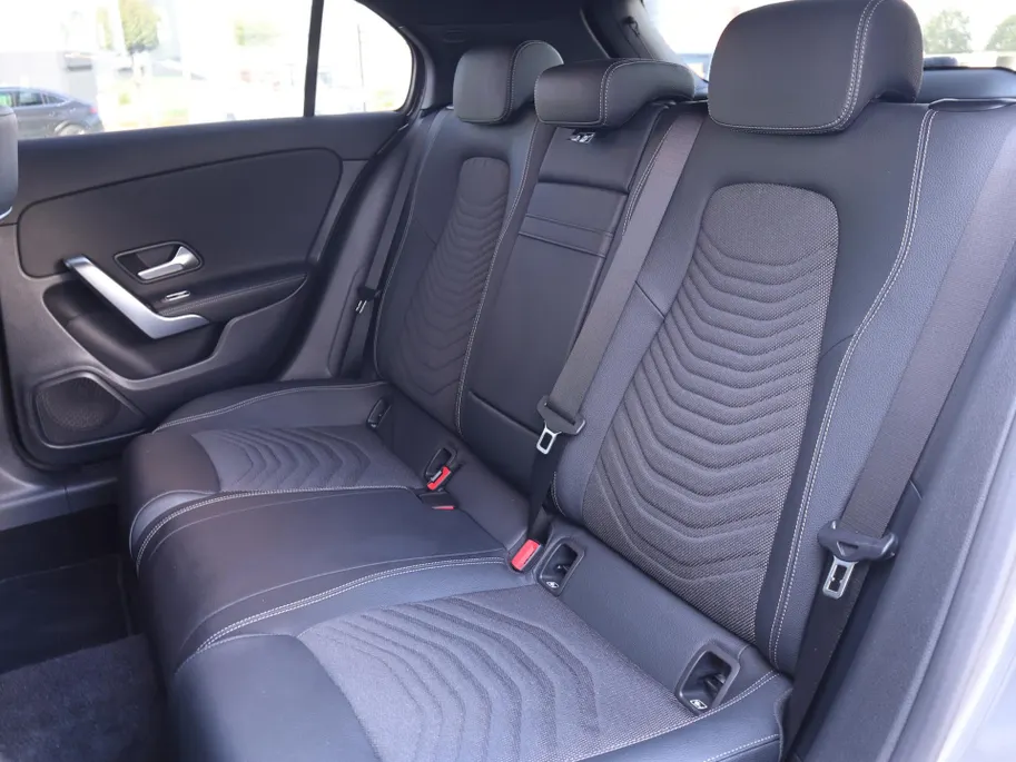 Mercedes-Benz A-Klasse 180 Star Edition Luxury Line l Keyless l Achteruitrij camera l Stoelverwarming