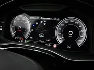 Audi Q8 55 TFSI e quattro Pro Line S 394 PK · 22' LM Velgen · Glazen panorama dak · B&O Premium 3D · Assist. plus, remote park · Stoelventilatie + Massage · Trekhaak · Servosluiting
