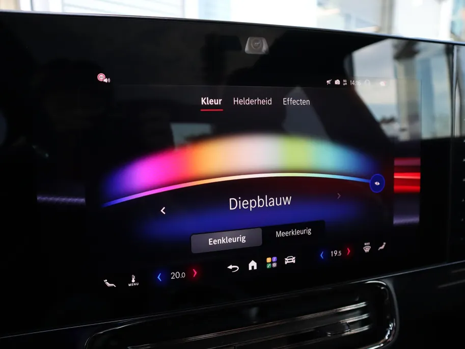 Mercedes-Benz CLA 180 Business Solution AMG l Trekhaak l Panoramadak l stoelverwarming