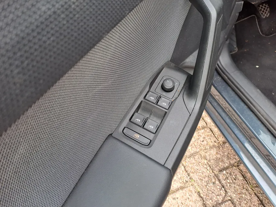 SEAT Leon 1.0 TSI Style Business Intense | Cruise control adaptief | Navigatie | LM Velgen | Apple Carplay/Android Auto | Achteruitrijcamera | airco automatisch