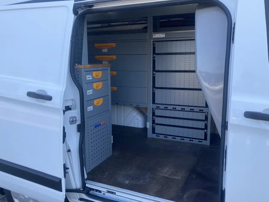 Ford Transit Custom 300 2.0 TDCI 130 pk L1H2 Trend Store Van Laadruimte inrichting - Imperiaal met dakladder - Opstaptrede achterbumper -Comfort laadschot