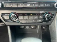 Kia Niro 1.6 GDi Hybrid DynamicLine | Apple Carplay / Android Auto | Navigariesysteem | Licht + Regensensor | Parkeersensoren + Camera Achter | Cruise Control Adaptief | Rijstrooksensor + Correctie
