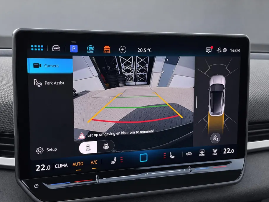 Volkswagen T-Roc 1.5 eTsi 150pk DSG R-Line First Edition · Camera · Apple/Android Car Play · Stoelverwarming · Alarm · Elek. Achterklep · P-Sensoren · IQ.Light · Garantie t/m 12-01-2028