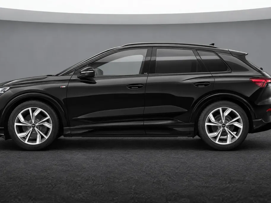 Audi Q4 Q4 S edition performance 82 kWh 286 PK · Trekhaak elek. wegklapbaar · Optiekpakket zwart · Opberg- en bagageruimtepakket