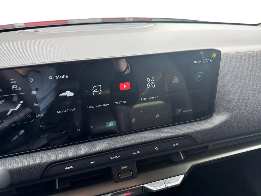 Kia EV2 Plus 61 kWh 3.000,- Inruilkorting | Privacy Glass | 18' lichtmetalen velgen | Warmtewerend glas rondom | Draadloze oplader voor smartphone