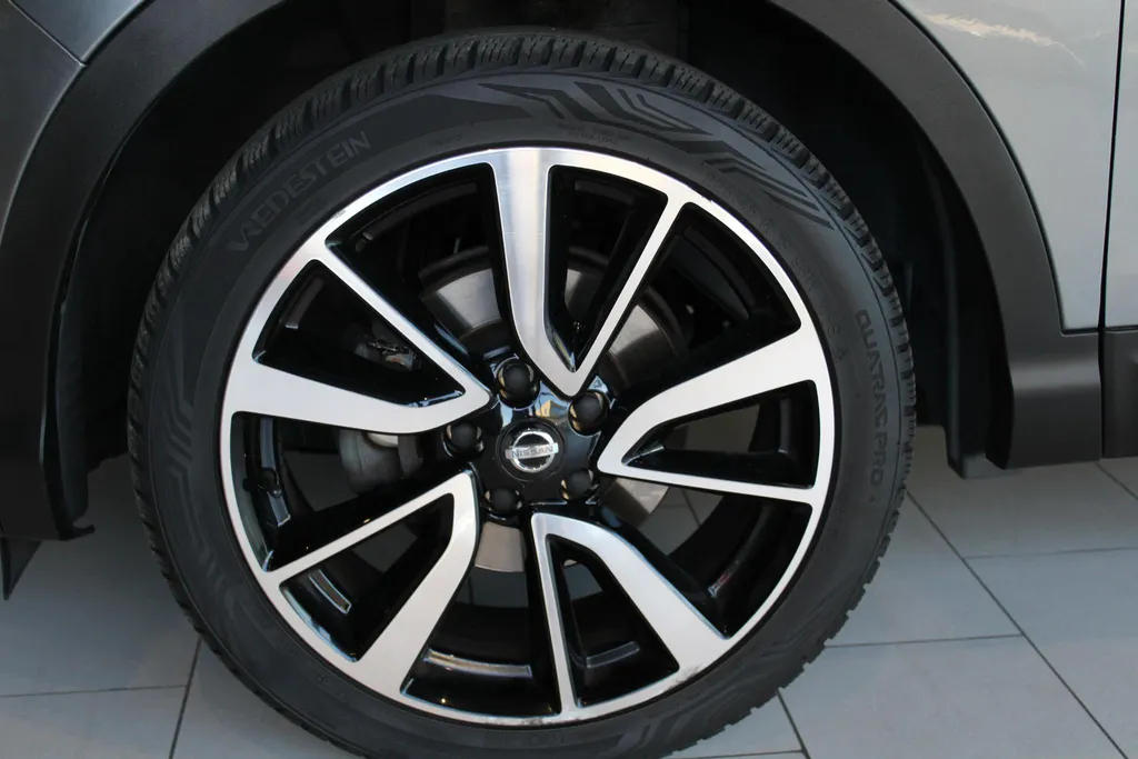 Nissan QASHQAI 1.2 Tekna | Automaat | Lederen bekleding | Electrische Stoel verstelling | 360grd camera | Parkeersensoren voor en achter | Dodehoek sensoren | Nette auto met weinig kilometers | Stoel verwarming |