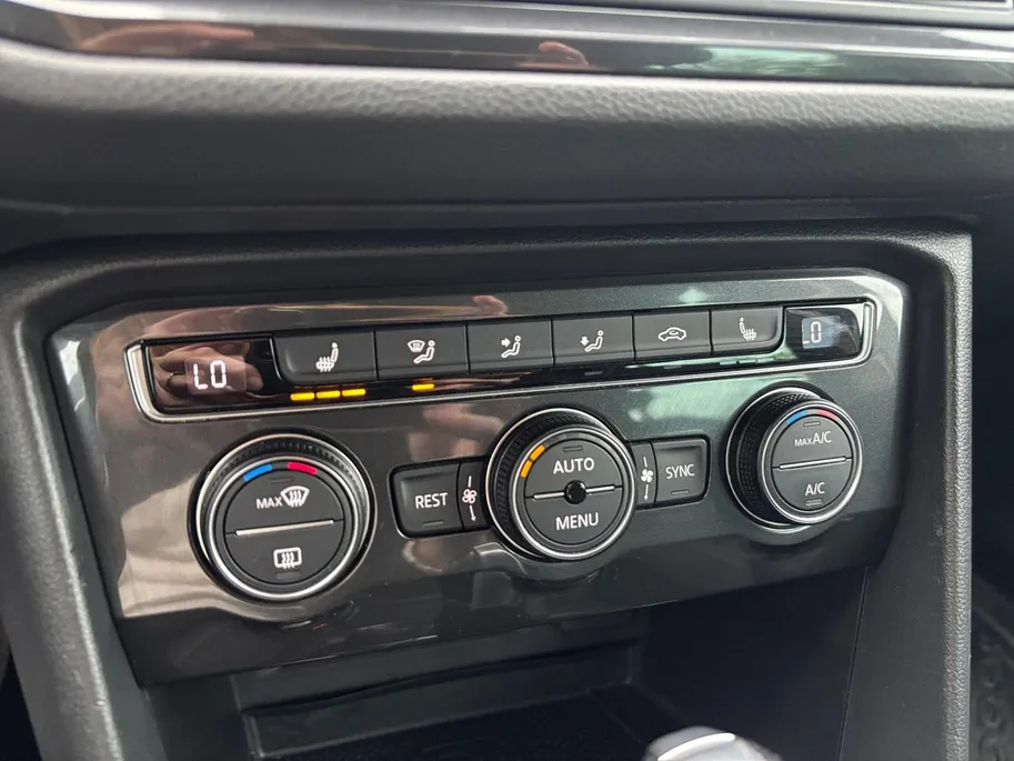 Volkswagen Tiguan 2.0 TSI 4Motion Highline | Trekhaak | Adapt. Cruise Control | Stoelverwarming | Climate Control | Parkeersensoren |
