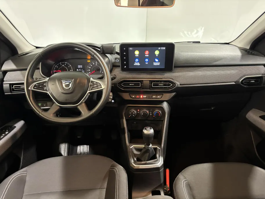 Dacia Sandero 100PK TCe Bi-Fuel Essential | 1e eigenaar | Trekhaak | Airco | Bluetooth | Parkeersensoren | Cruise Control | LED Koplampen | Camera | Lichtmetalen Velgen |