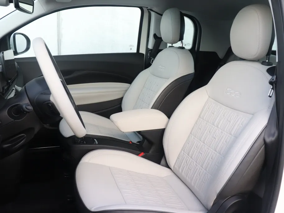 Fiat 500e 3+1 La Prima 42 kWh | Pano | Winter | JBL | 17'