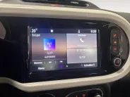 Renault Twingo Z.E. R80 Intens AUTOMAAT NAVI AIRCO CAMERA APPLE CARPLAY ANDROID AUTO CABRIO VOUWDAK LM VELGEN HOGE INSTAP STOELVERWARMING ZEER MOOIE AUTO DEALER ONDERHOUDEN