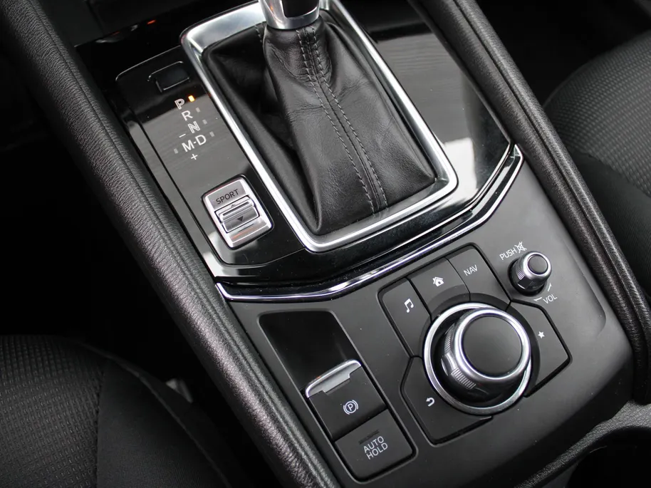 Mazda CX-5 2.0 SkyActiv-G 165 Skylease | Trekhaak | 17' LM | Navi | Apple Carplay/Android Auto | Parkeersensor achter | LED | Cruise | All season | Dealeronderhouden |