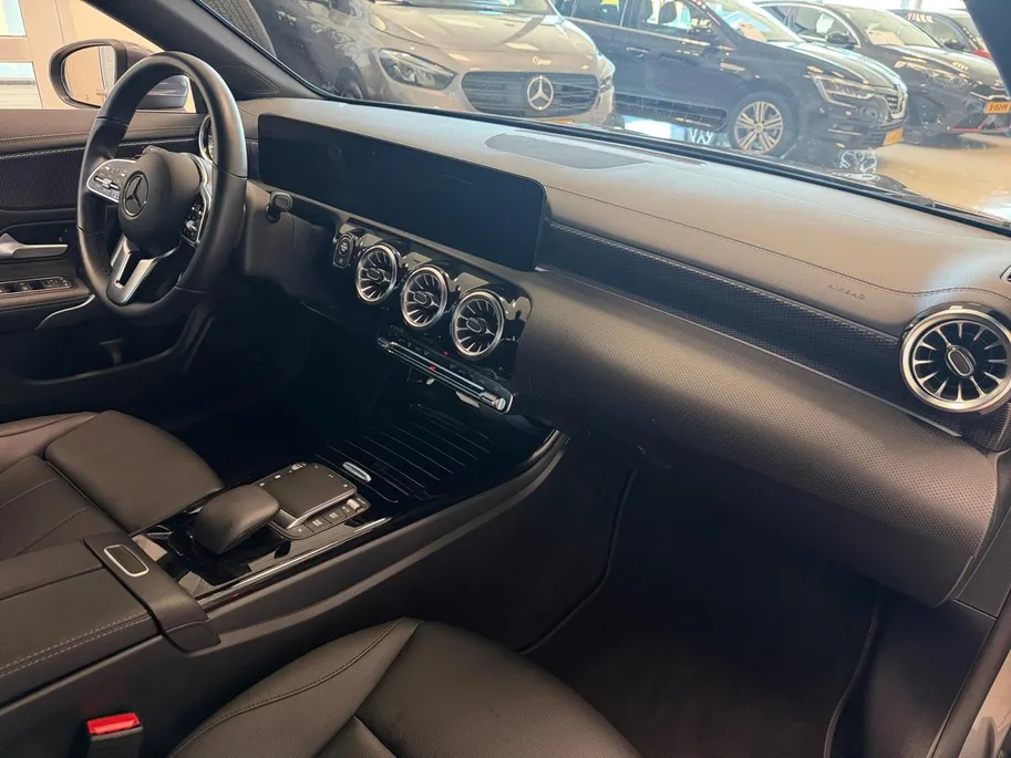 Mercedes-Benz CLA 180 AUTOMAAT | LUXURY LINE | APPLE CARPLAY | NL-AUTO |