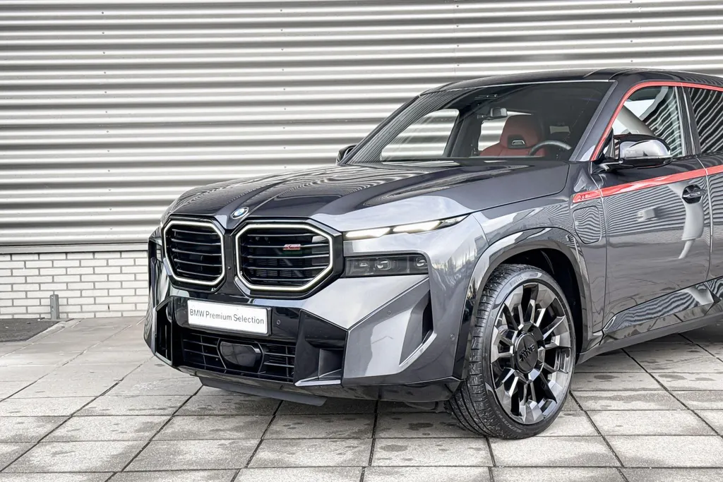 BMW XM PHEV Label Red 30 kWh