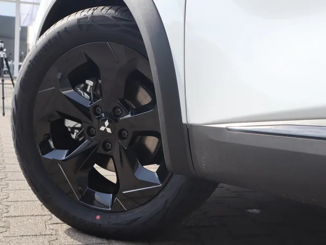 Mitsubishi ASX 1.8 HEV Black Edition | 18 Inch | Verwambare Stoelen