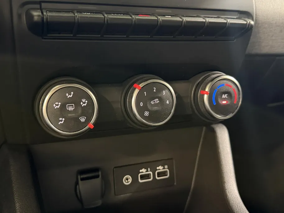 Renault Clio 90PK TCe GPF Evolution | DEMO | Navi | Camera | Apple CarPlay/Android Auto | Parkeersensoren | Airco | Licht & Regen Sensor | Cruise Control | Full LED | Digital Cockpit |