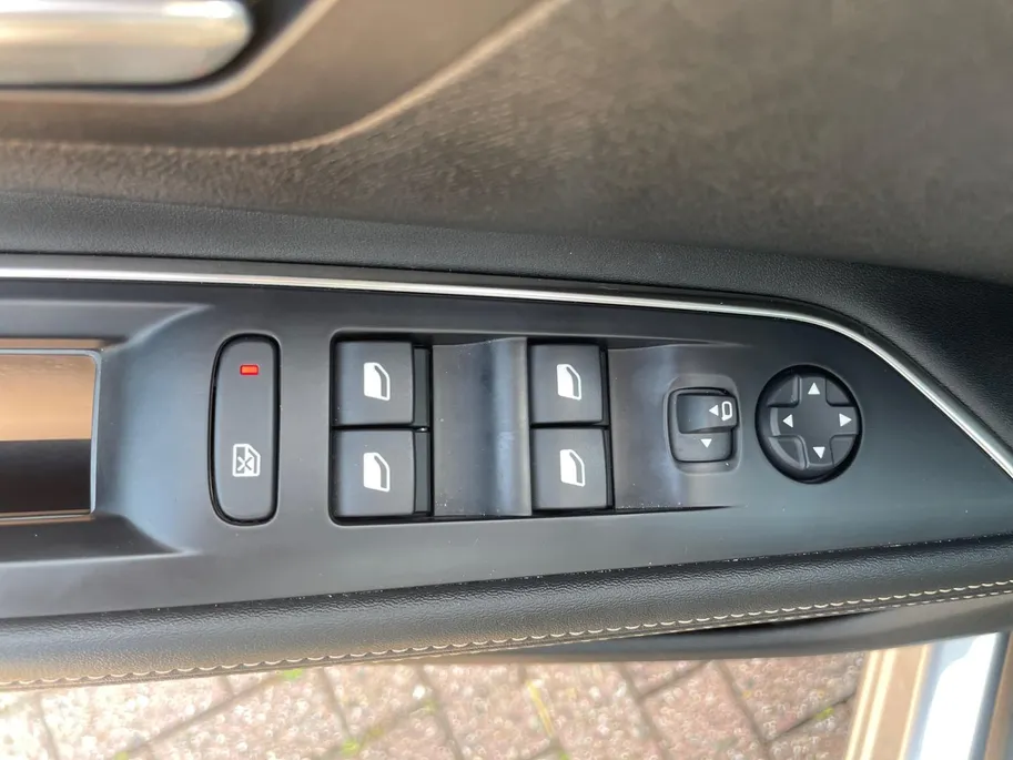 Peugeot 5008 1.2 Hybrid 136 GT *Automaat*Navi+Camera*Climate*Parc Assist*7 Stoelen*RIJK UITGERUST!