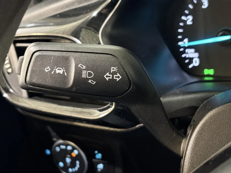 Ford Fiesta 85PK Trend | 1e eigenaar | Navi | Cruise Control | Airco | DAB | Apple CarPlay/Android Auto | Parkeersensoren | Elektrische Ramen & Spiegels | Licht Sensor |