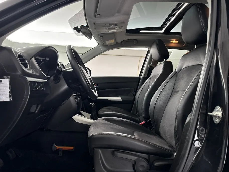 Suzuki Vitara 1.6 High Executive | Panoramadak | Adaptieve Cruise Control | Trekhaak