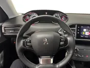 Peugeot 308 1.2 PureTech Allure APPLE CARPLAY ANDROID AUTO CAMERA PARKEERSENSOREN 5 DEURS LM VELGEN PAS 17000KM VOLLEDIGE DEALER ONDERHOUDEN ALLES AANTOONBAAR