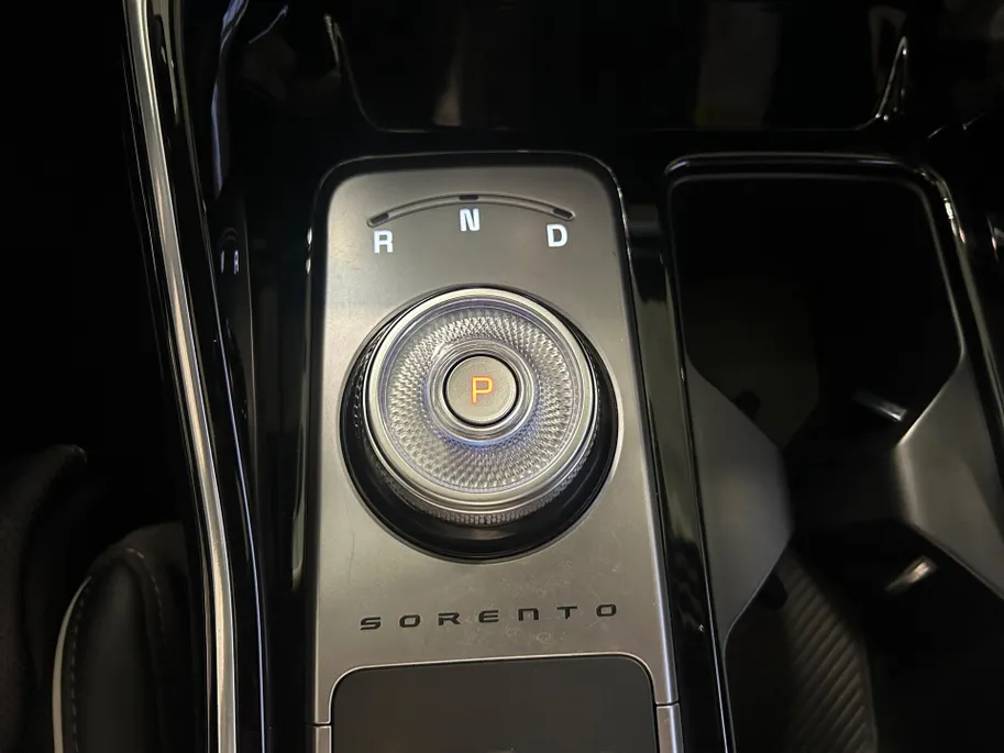 Kia Sorento 1.6 T-GDi Plug-in Hybrid 4WD ExecutiveLine 7p Apple Carplay / Android Auto | Navigatiesysteem | Elektrisch Verstelbare Voorstoelen | Bestuurdersstoel Met Geheugen | Stoelkoeling + Stoelverwarming | Stuurverwarming | Elektrisch Bedienbare Achterklep | Elek