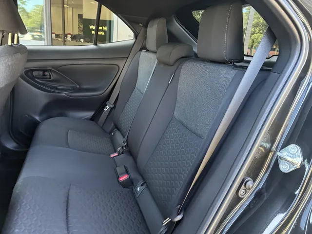 Toyota Yaris Cross 1.5 Hybrid Dynamic | Parkeersensoren V+A | Stuur en Stoelverwarm