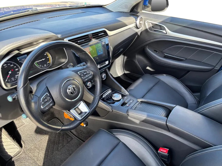 MG ZS EV MG Luxury 45 kWh | NL-AUTO | PANO | Trekhaak |12 MAANDEN BOVAG GARANTIE |