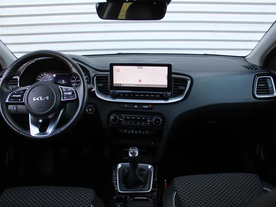Kia Ceed 1.0 T-GDi DynamicPlusLine | Stuur-/stoelverwarming | Camera | Draadloos laden | LED | Dodehoek detectie | 16' LM |