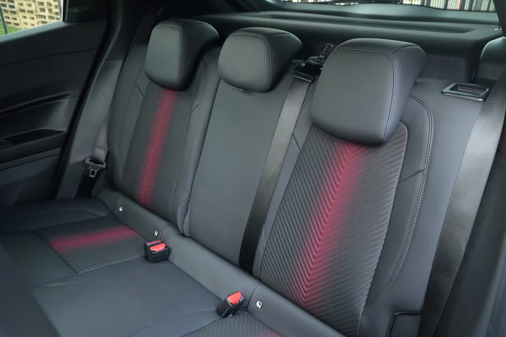 Alfa Romeo Junior 1.2 Turbo 145 PK Ibrida Speciale | Techno | Pano | Camera | Navi