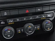 Volkswagen T-Roc 1.5TSI/150PK DSG Sport · Trekhaak · Apple/Android Car Play · Stoel- & stuurverwarming · Camera
